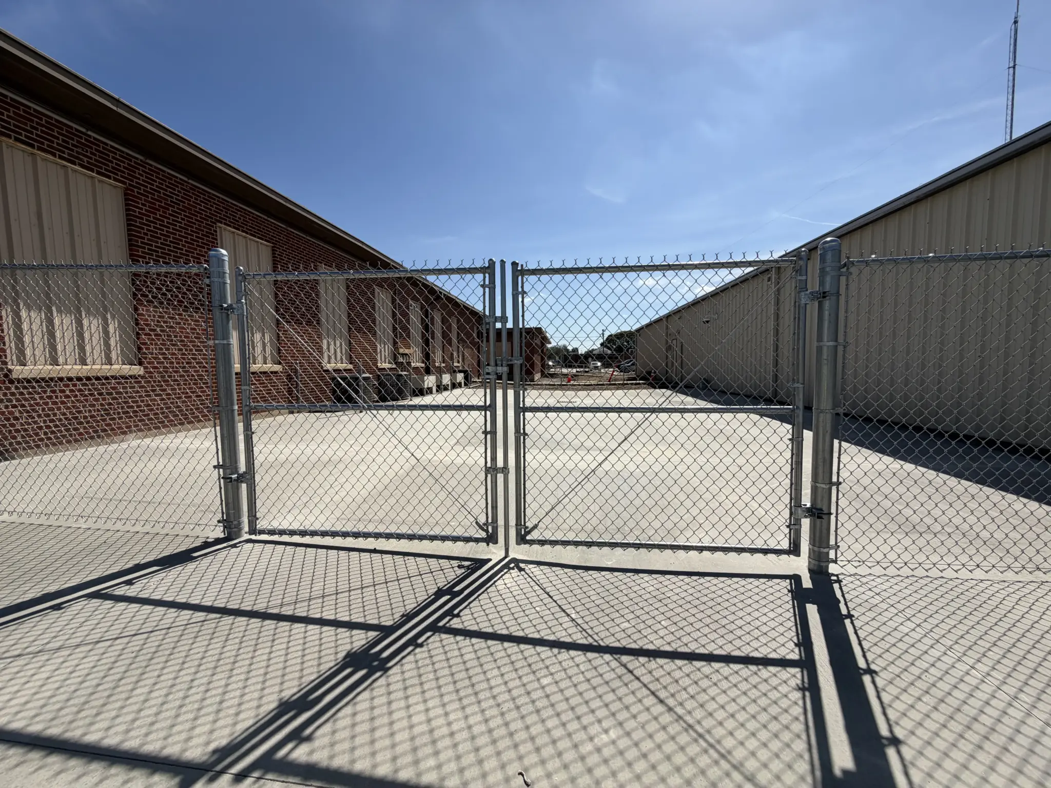 Waco Fencing - Chain Link Double Gate Enclosure - Commercial